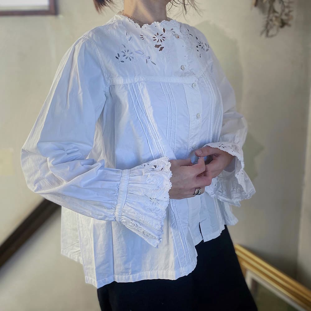 Scalloplaceblouse