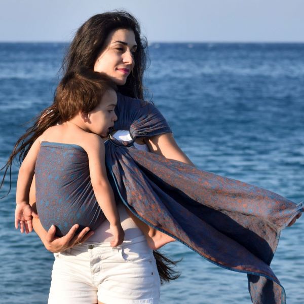 新生児から3歳以上まで使えるおすすめのスリング 楽な抱き心地の