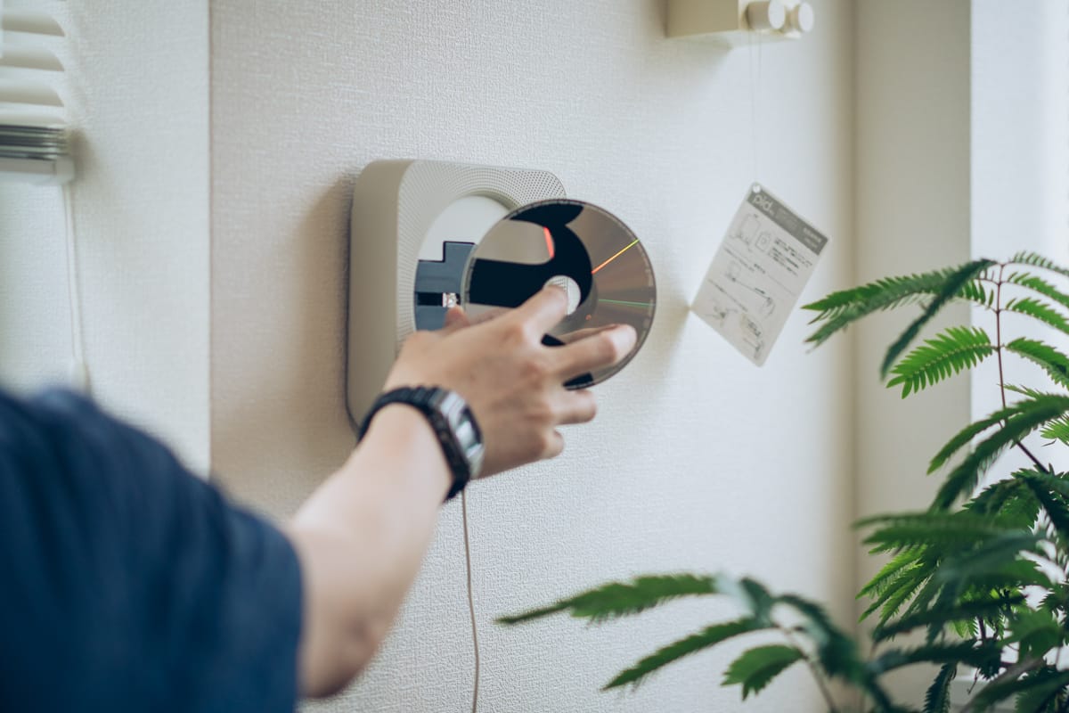 無印良品の傑作「壁掛式CDプレーヤー」を導入した話。家に眠っているCD