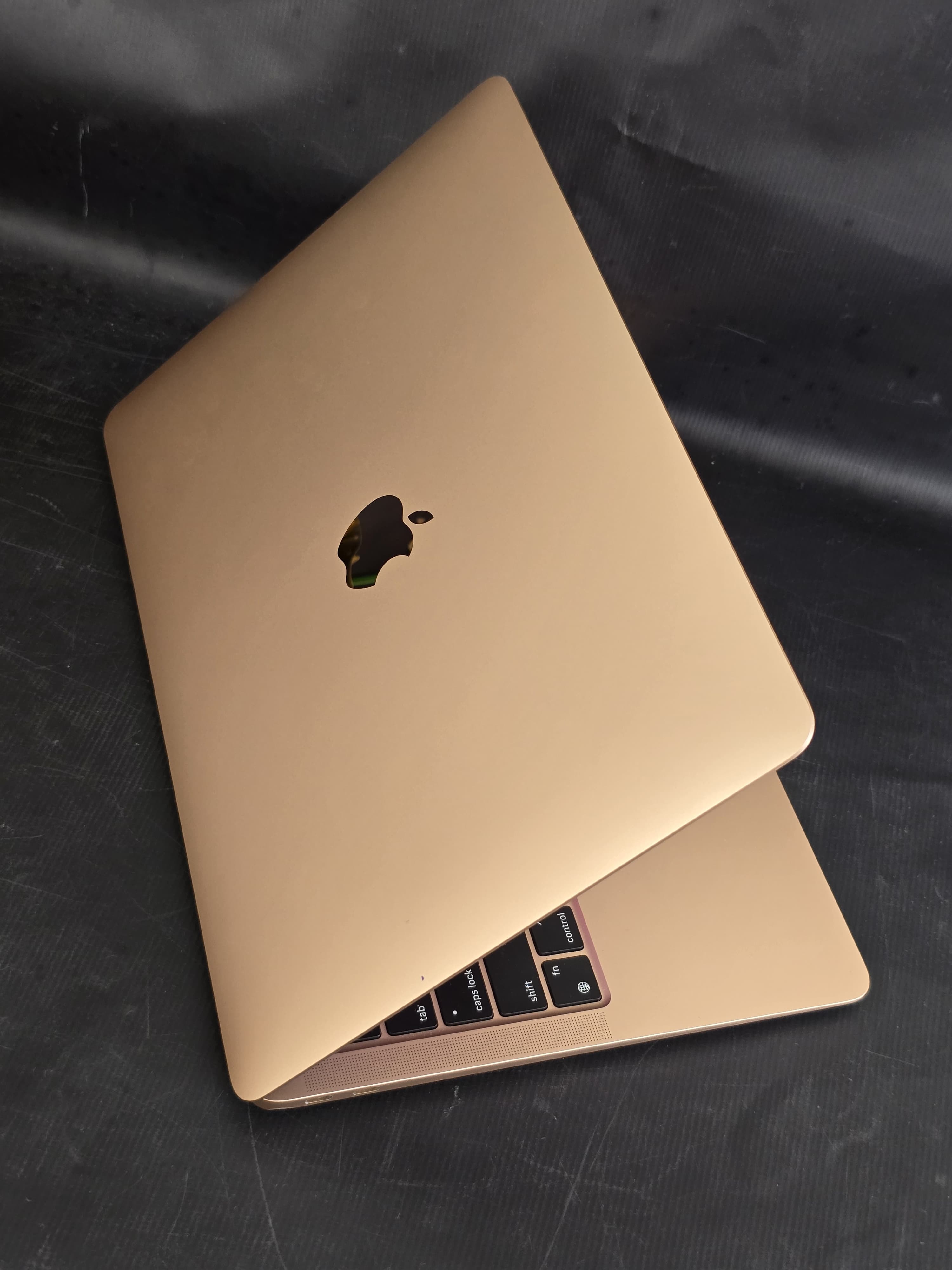 Apple Macbook Air 2020 {A2337} M1 Chip - Like New