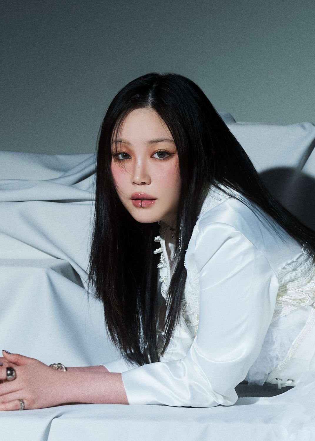 鷲尾伶菜 11/19(水)発売Mini Album『freivor』より、