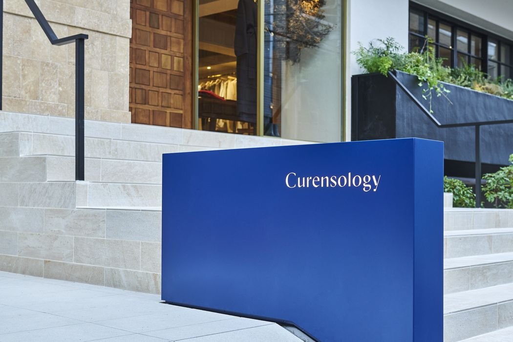 カレンソロジーが青山の旗艦店を移転リニューアル、カフェを併設した