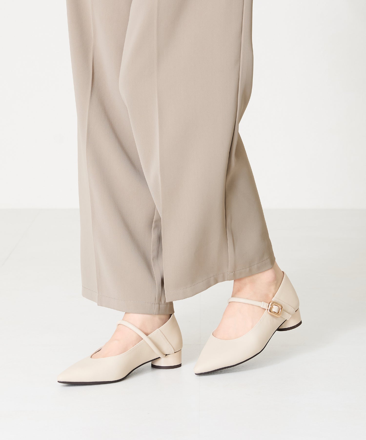 ポインテッドトゥストラップバブーシュ/42304 – ORIENTALTRAFFIC