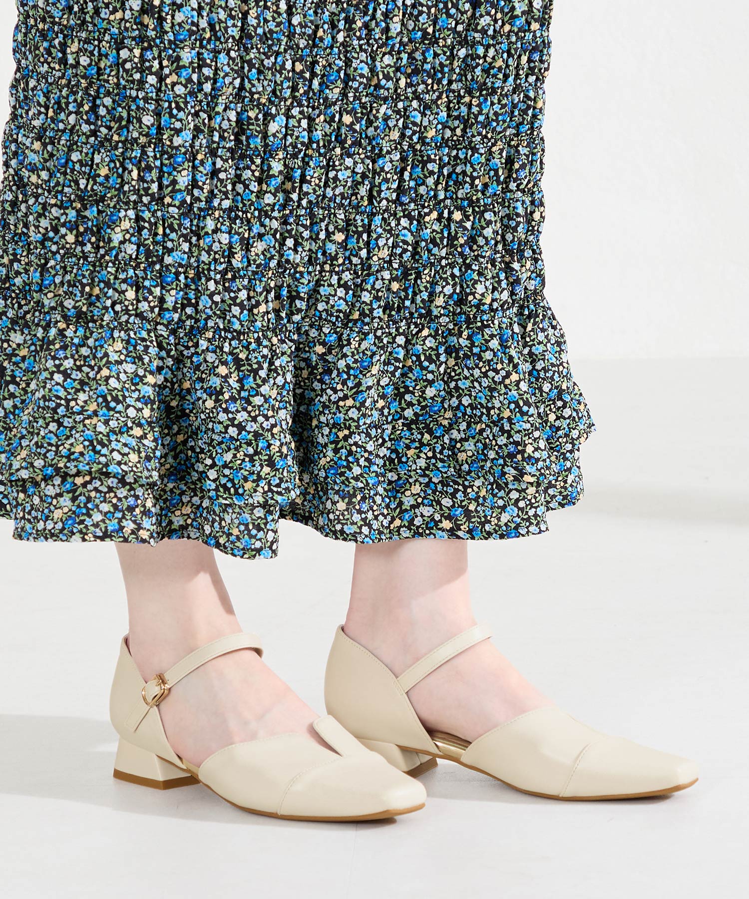 カタログ掲載アイテム】スリットセパレートパンプス/62110