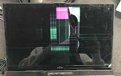 富士通 FMVA53D3BZ (AH53/D3) の修理 液晶割れを液晶パネル交換で解決