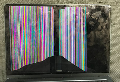 徳島県からMacBook Air M2（A2681）液晶破損のご依頼｜圧力による破損