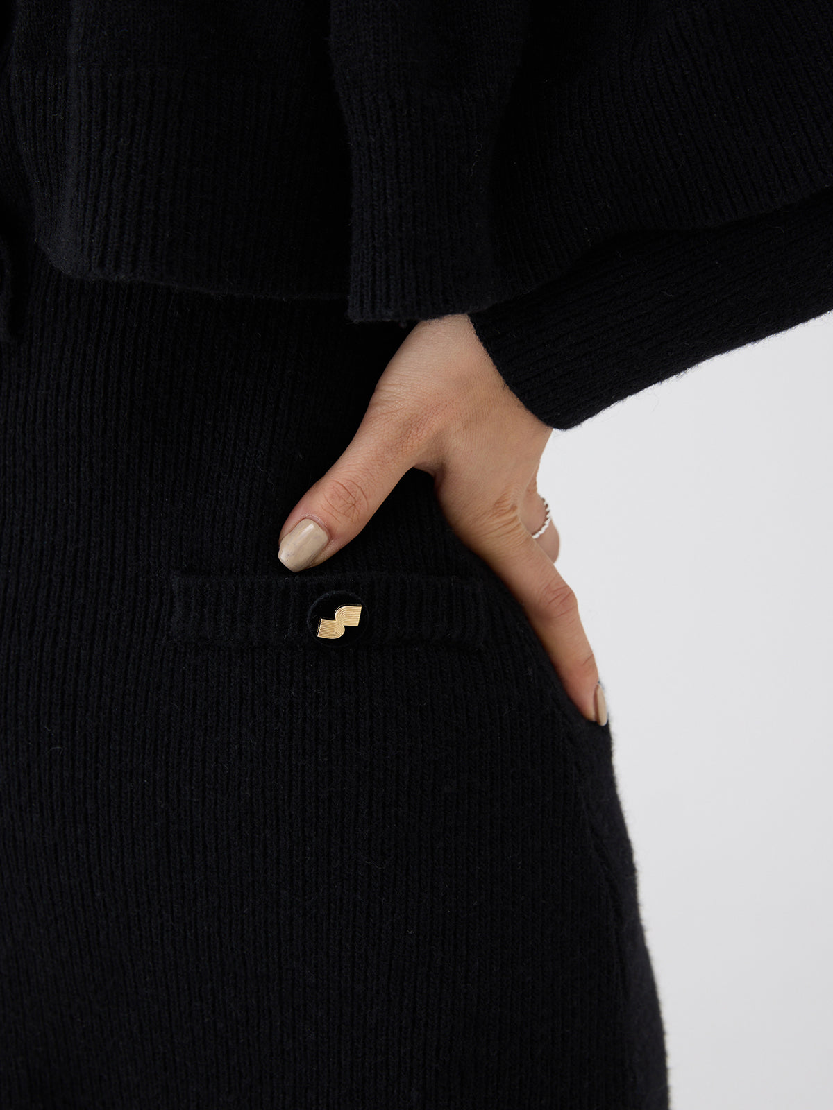 ケープデザインニットワンピース