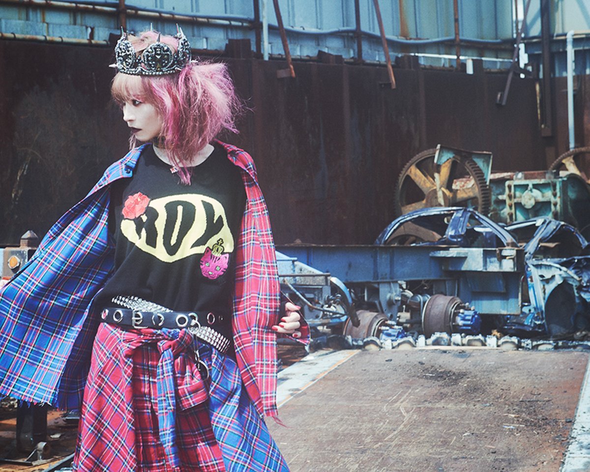 アーティストのLiSAがプロデュース、アパレルブランド「ロイ