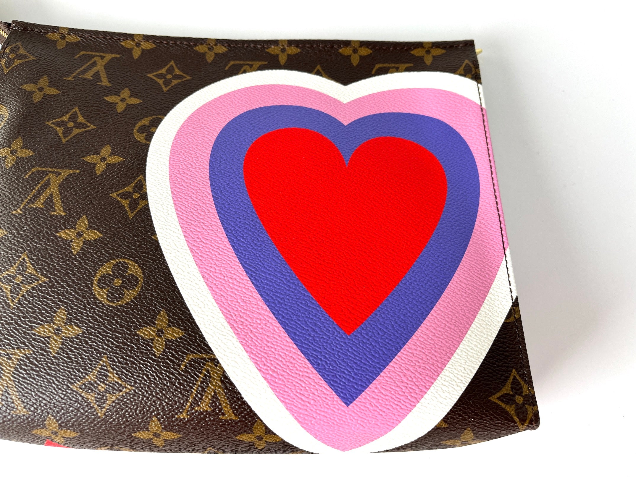 LOUIS VUITTON Monogram 2021 Game On Zip Brown Toiletry Heart Pouch