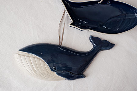 ワ23 ドライフラワーが飾れる壁掛け くじら - 益子焼の小さな窯元