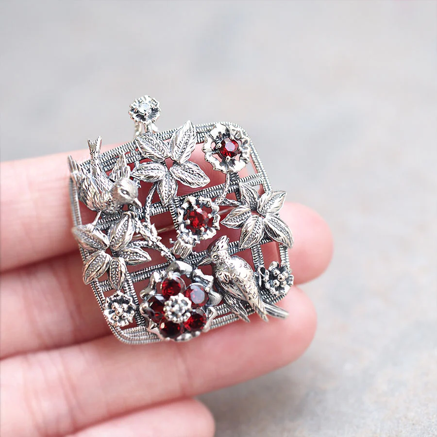 405C0035】SV ウィリアム・モリス【格子垣】 ペンダントブローチ