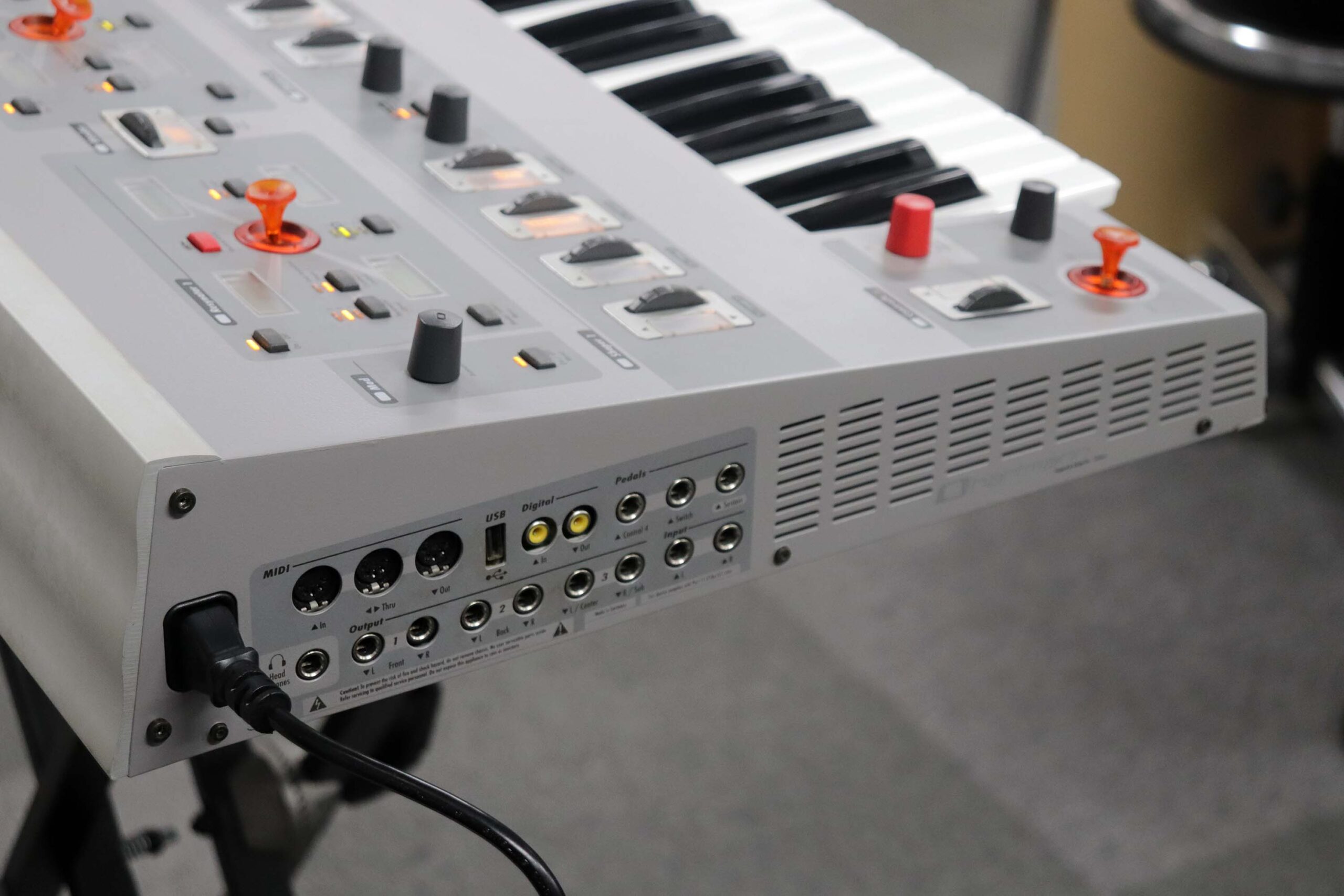 Hartmann Neuron | Five G music technology