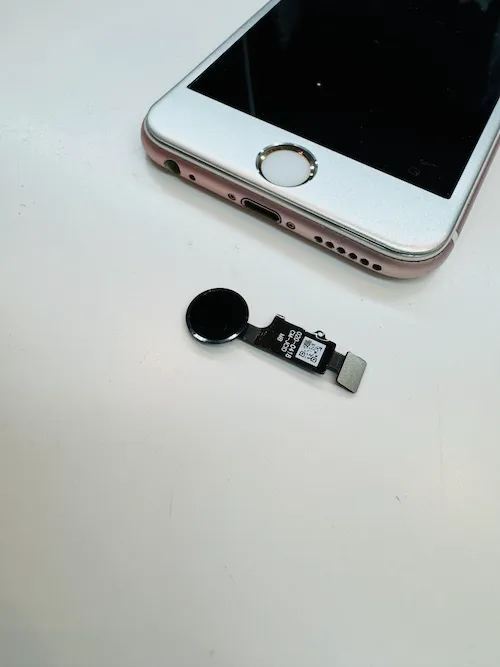 iPhone SE2・SE3のホームボタンが効かない原因と修理方法