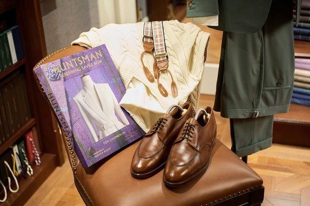 春のドレスアップ！】英国「ハンツマン」のスーツが、“さわやか櫻井”を