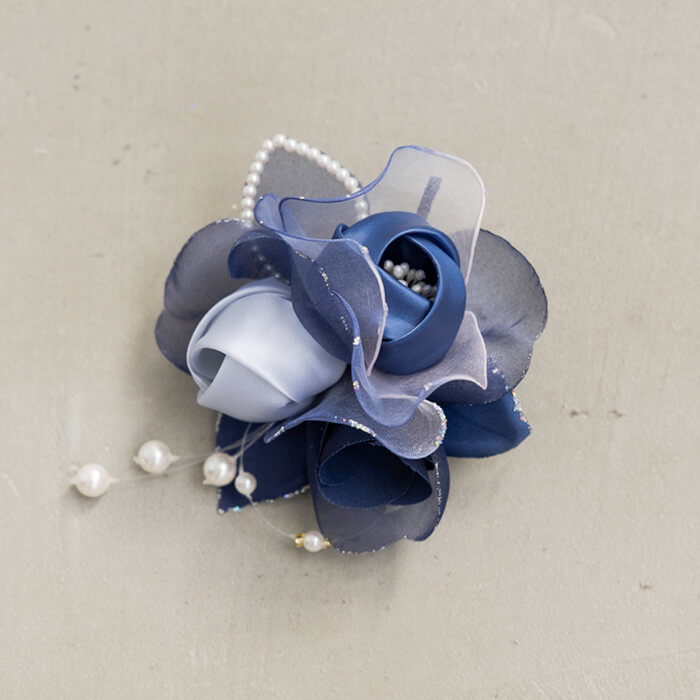 美しいニュアンスカラー、ブーケコサージュ ・ネイビー｜東京ソワール