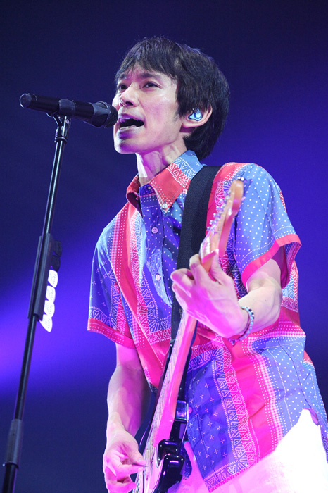 スピッツはなぜ27年間も武道館に立たなかった？ 初の日本武道館ライブ