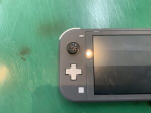 Switch Lite ボロボロになった左スティックの交換対応 - ゲーム修理
