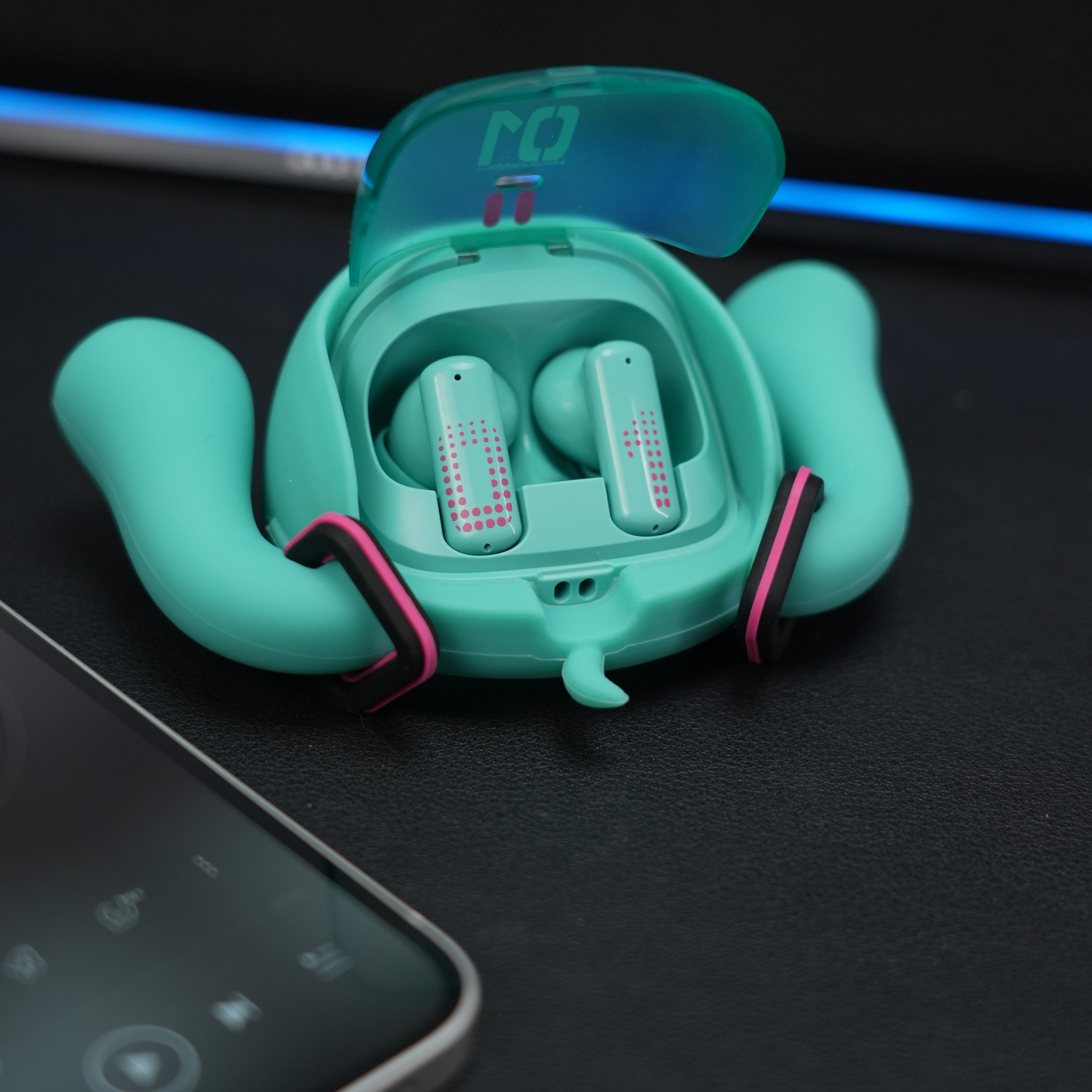 BilibiliGoods Hatsune Miku CUBE FACE LCD Touch Screen Bluetooth Airpod