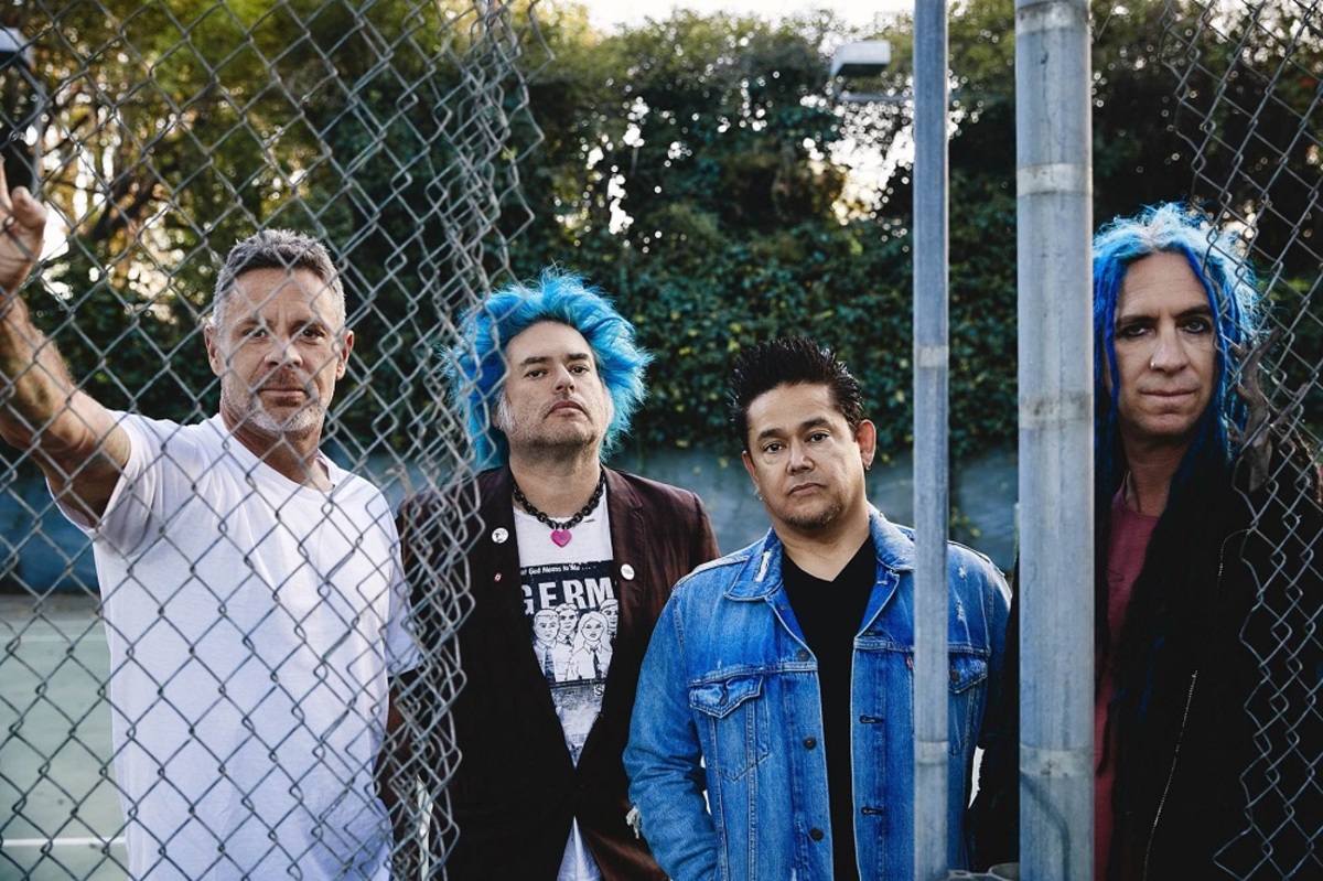 NOFX、ニュー・アルバム『Single Album』リリース決定！名曲「Linoleum