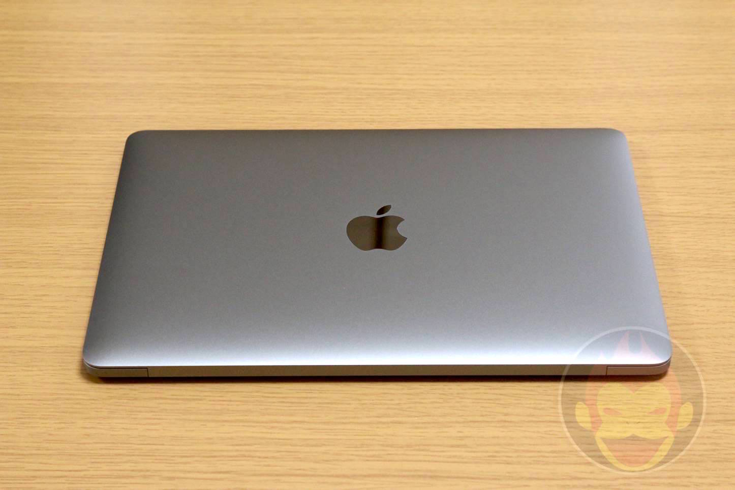 レビュー】薄くて美しい！12インチ型MacBookのスペースグレイモデルを