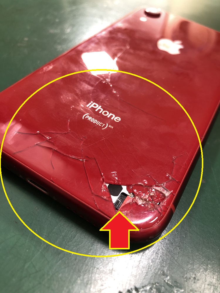 iPhoneの背面のガラスが割れちゃったら・・・即日修理でデータそのまま