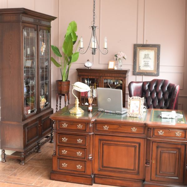 英国アンティーク調のカッコいい書斎机、マホガニー材のプレジデント