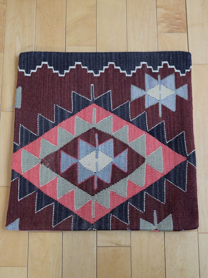 トルコ製オールドキリムのクッションカバー、fertilityモチーフが