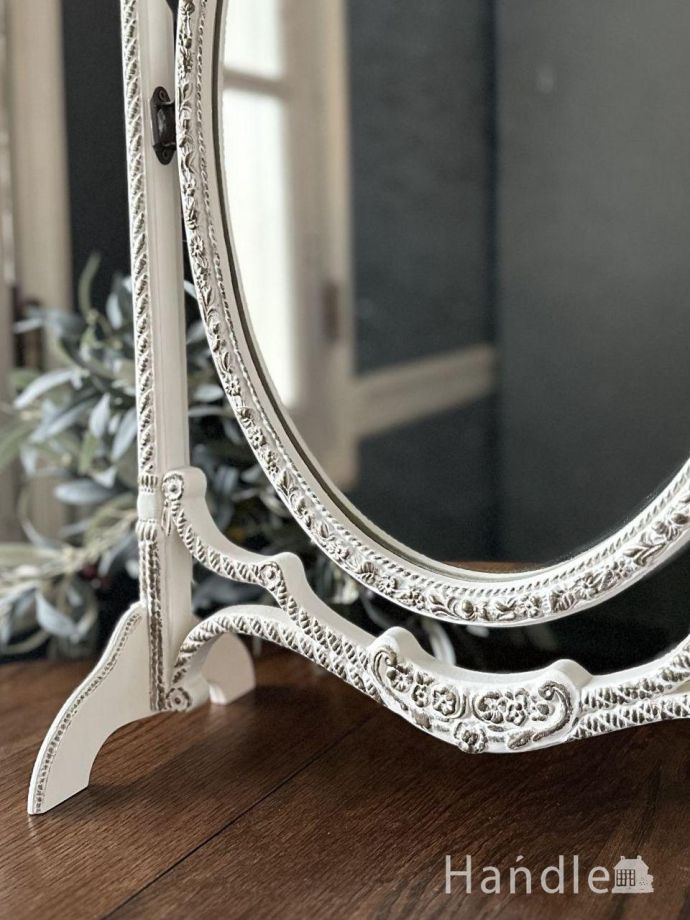 フランスから届いた白いスタンドミラー、アンティークのおしゃれな卓上