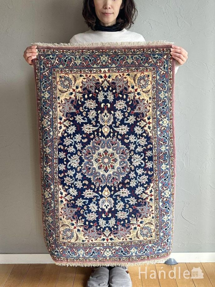 イスファハンで作られたビンテージ絨毯、アラベスクが美しいポテ柄の