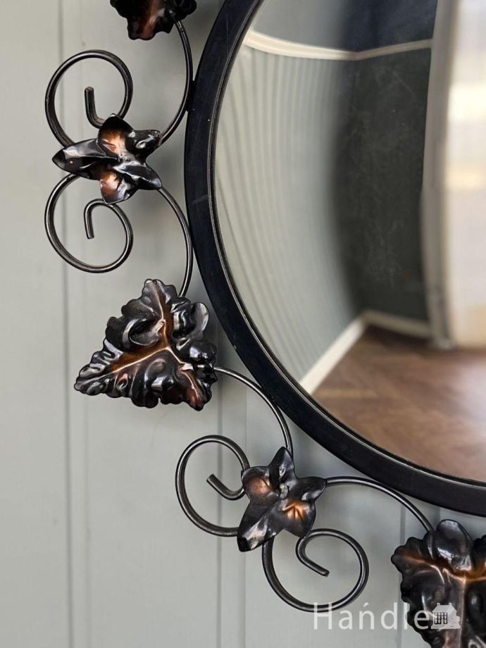 英国アンティークの凸型ミラー、縁取りの装飾が可愛い壁掛けの鏡(k