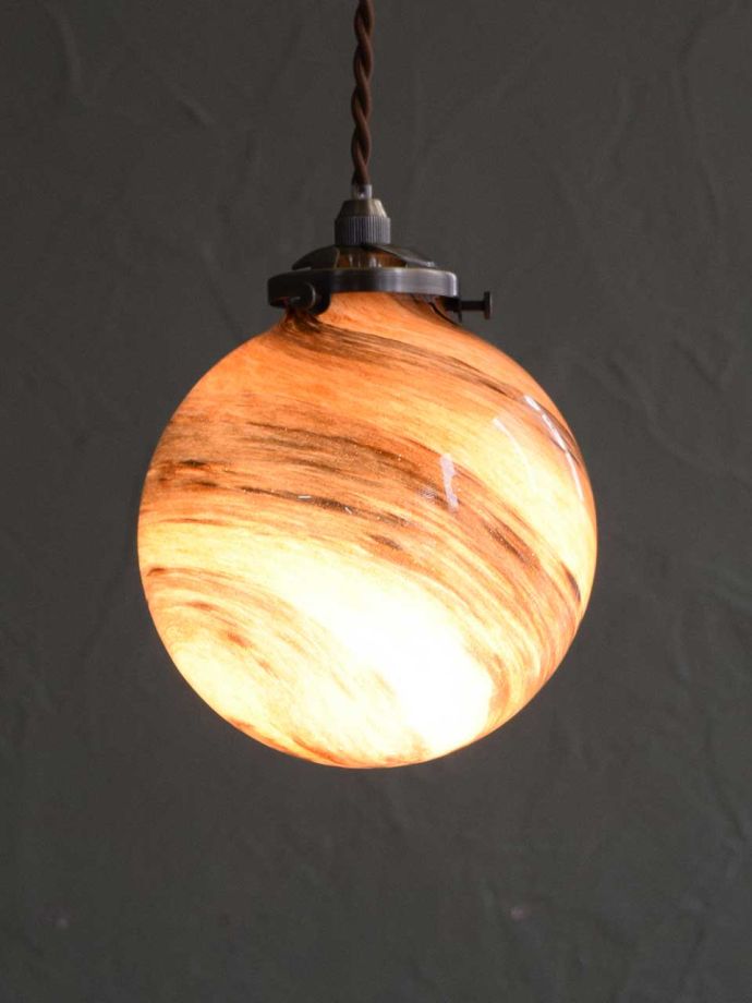 マーブル模様がおしゃれ照明器具、ガラスシェードのペンダントライト