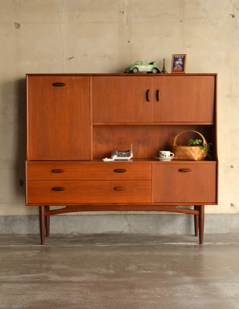大容量のヴィンテージ家具、北欧スタイルのサイドボード（G-plan）(x