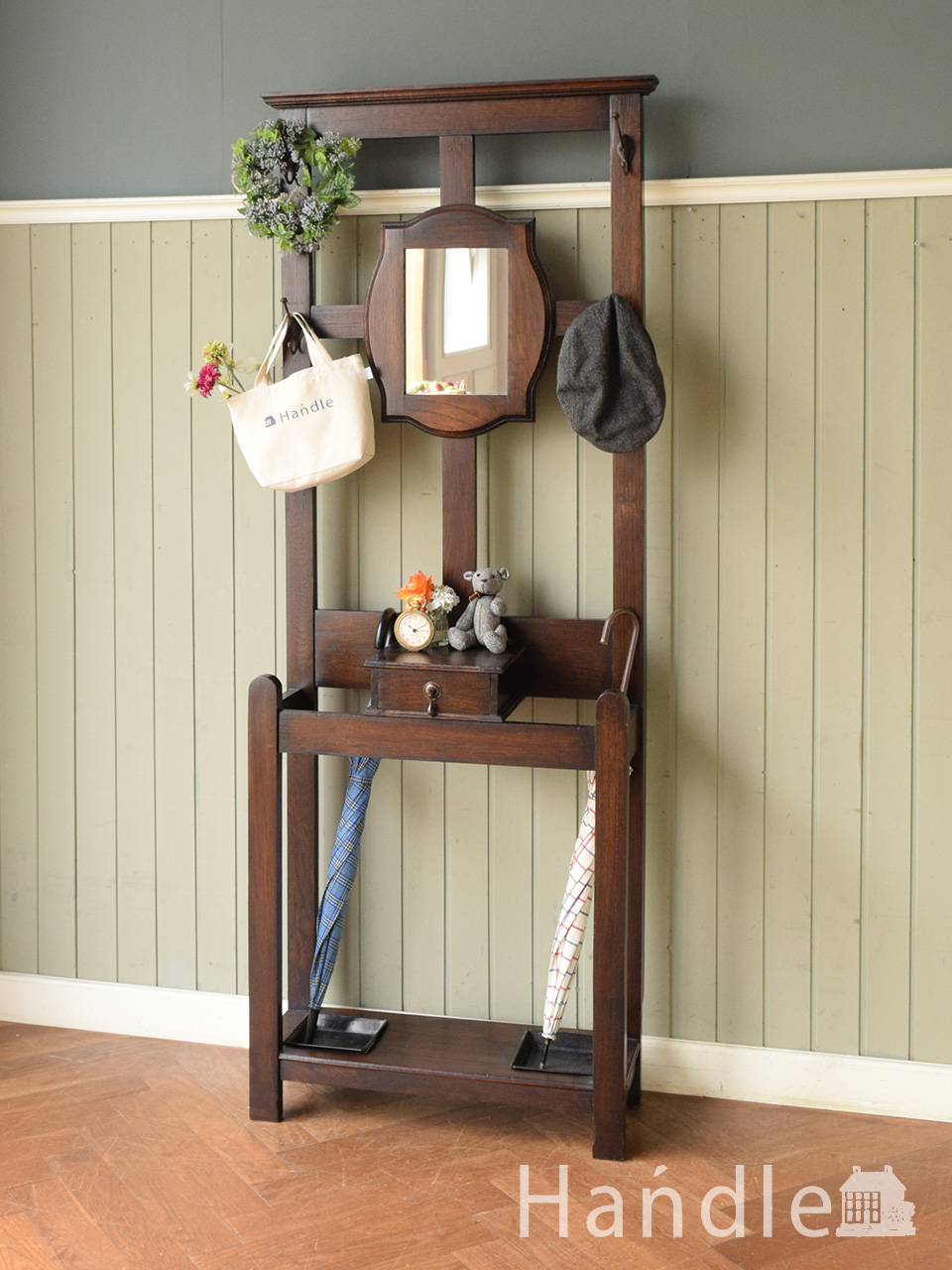 玄関で使えるアンティーク家具、コート掛けや傘立てになるホール