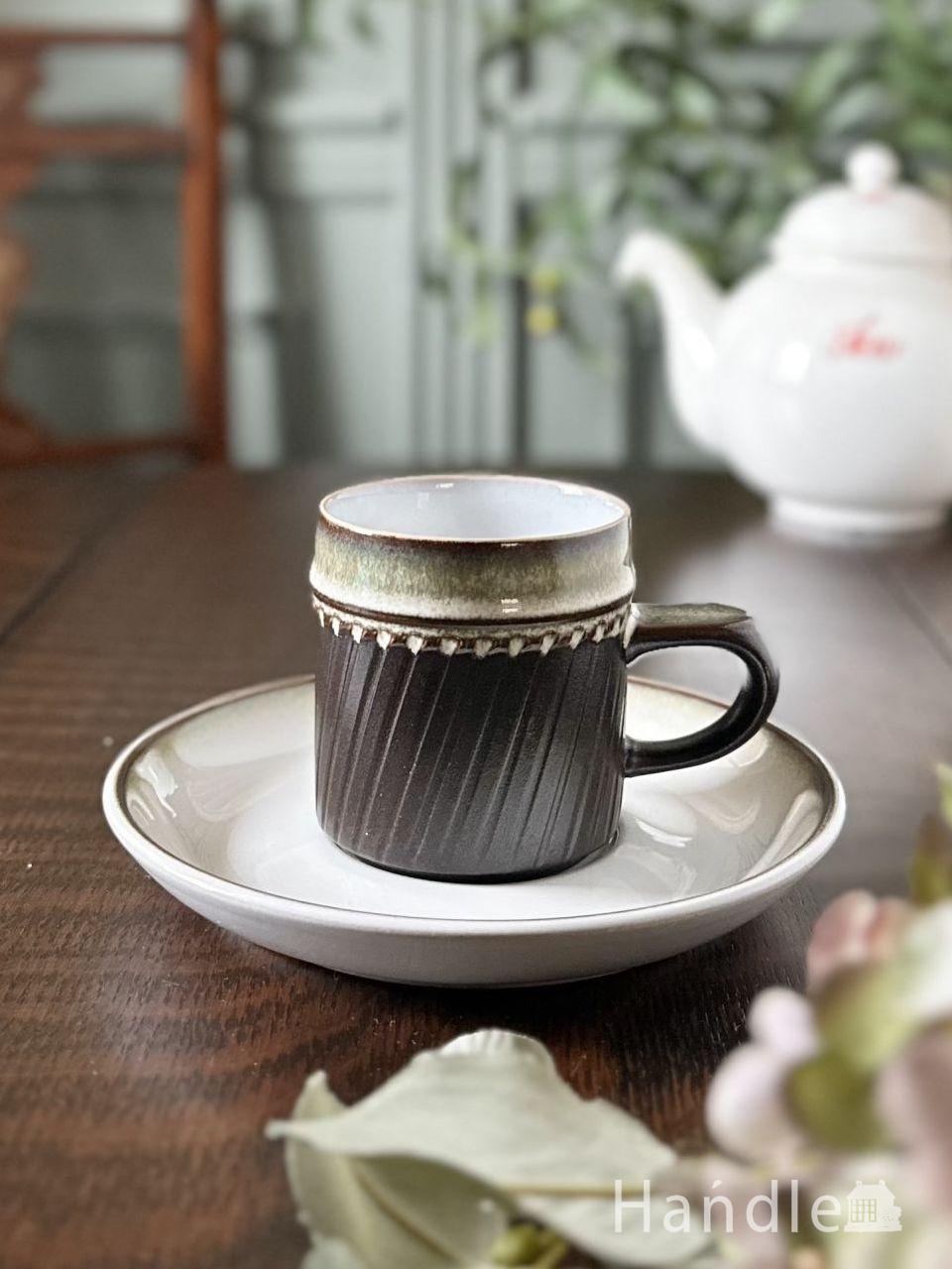 ロイヤルアルバート社プチポワンシリーズのアンティークカップ