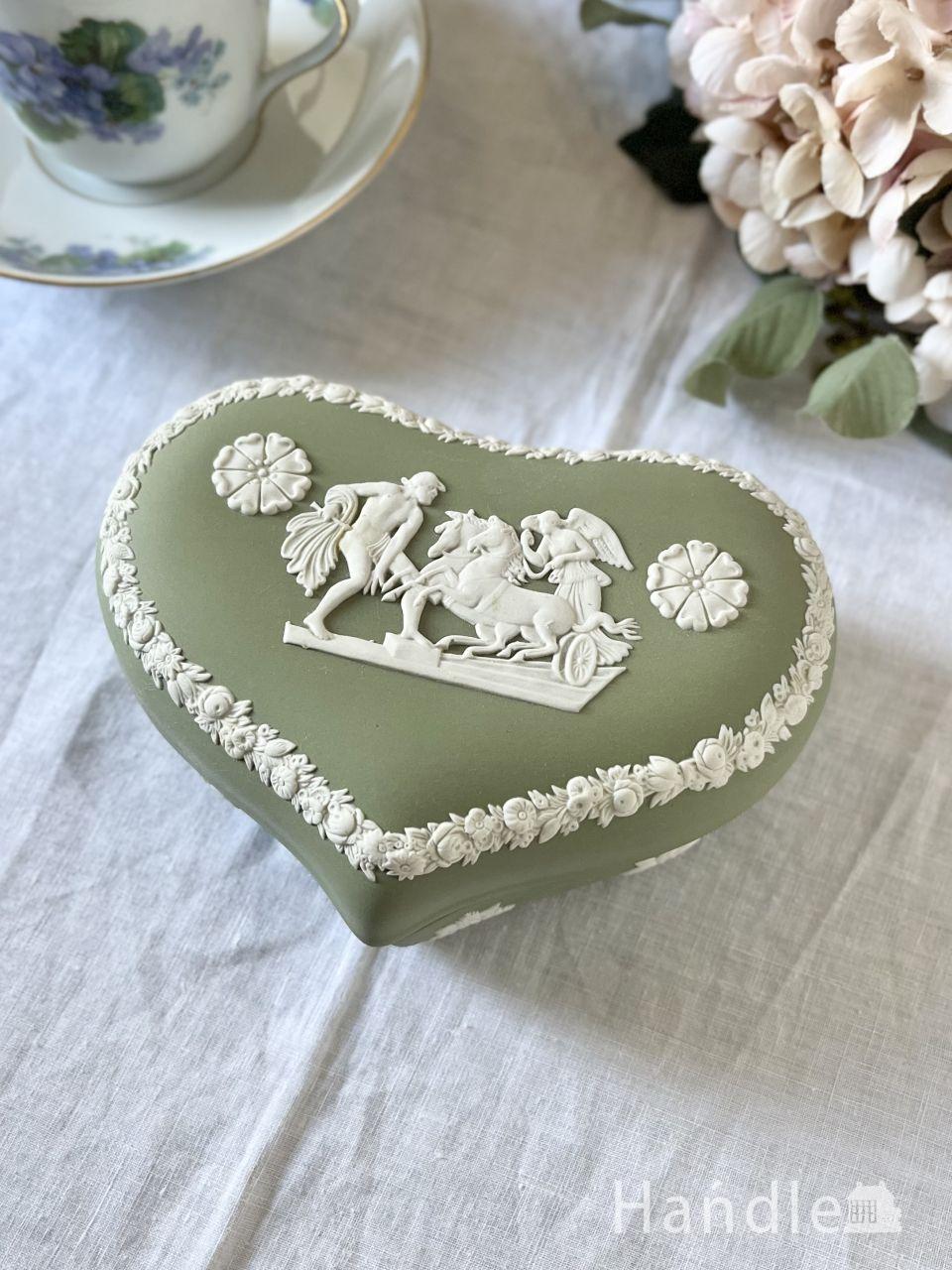 アンティークのガラス雑貨、可愛らしいバターディッシュ（バターケース