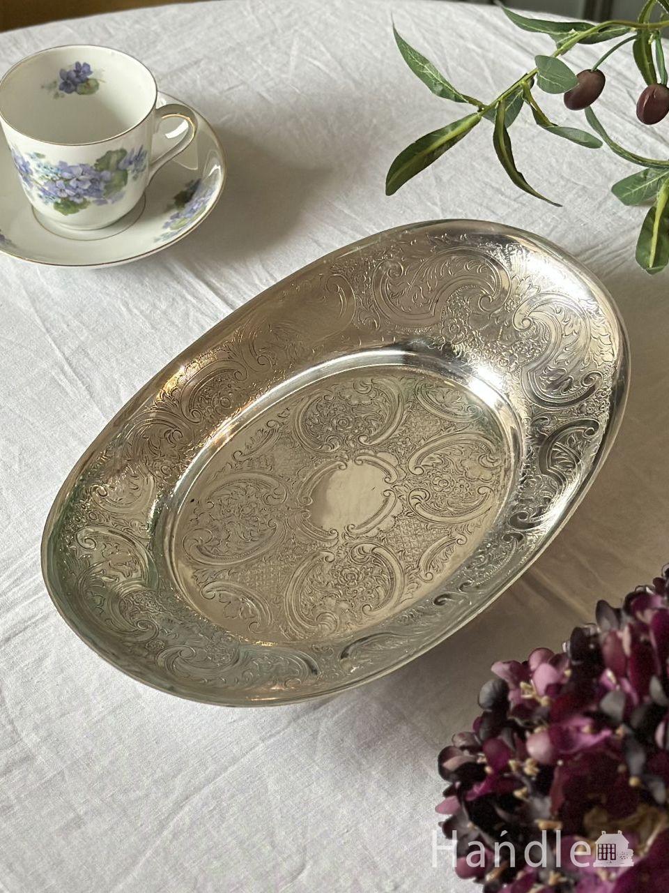 イギリスから届いた美しいシルバーのお盆、透かし彫りが入った