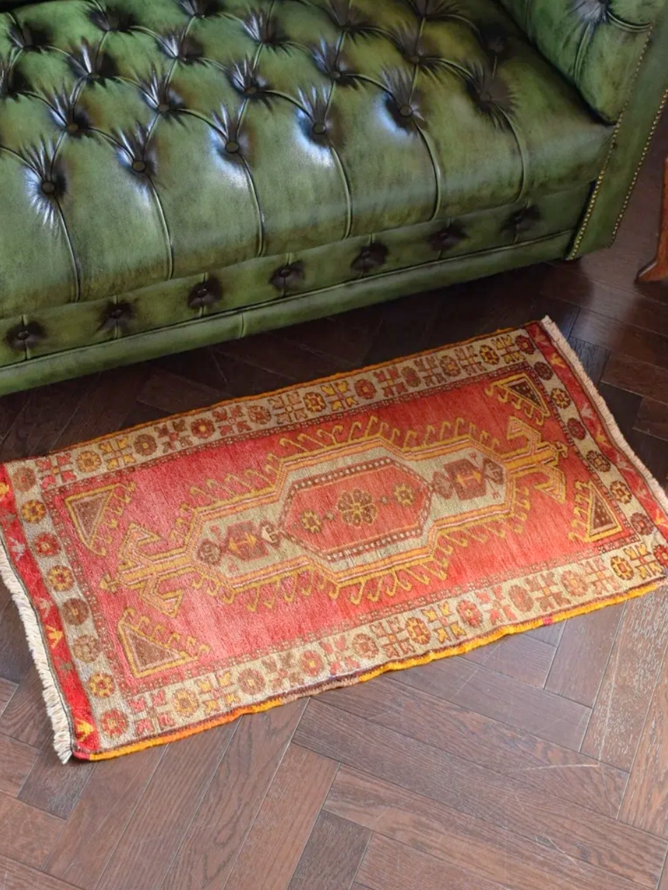 ピンク色の可愛いペルシャ絨毯、タブリーズのフラワーデザインの