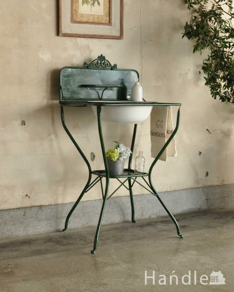 屋外でも使えるアンティーク家具、ガーデニングにウォッシュスタンド