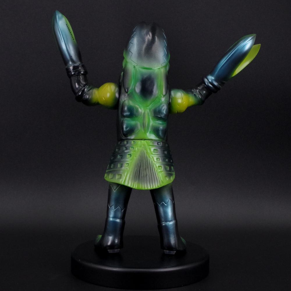 4月26日(土)より販売開始】【マルサン】バルタン星人五代目350 怖れ