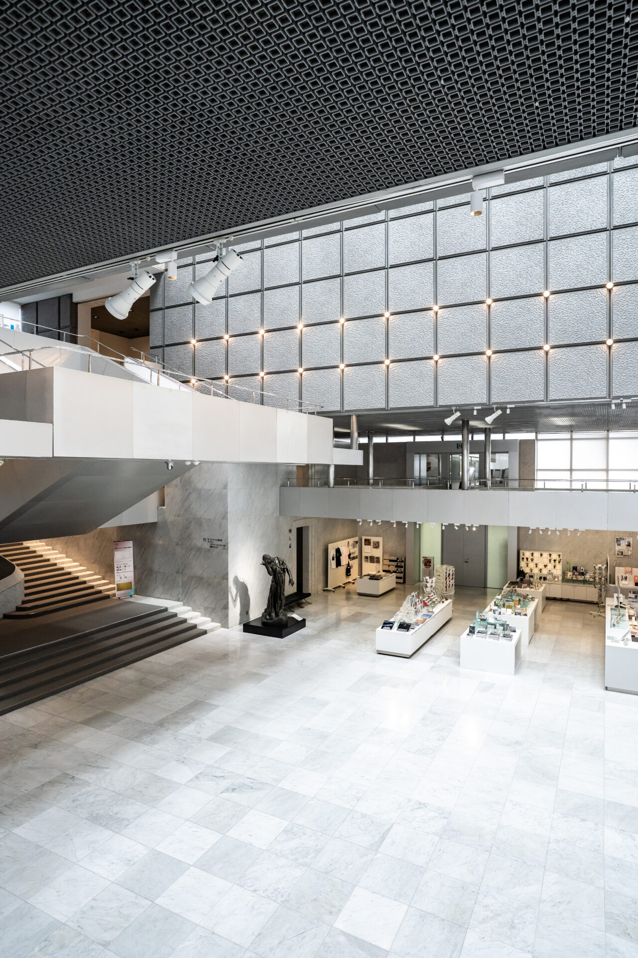 天空に架かる”二本の腕”、磯崎新が北九州に刻んだ傑作「北九州市立