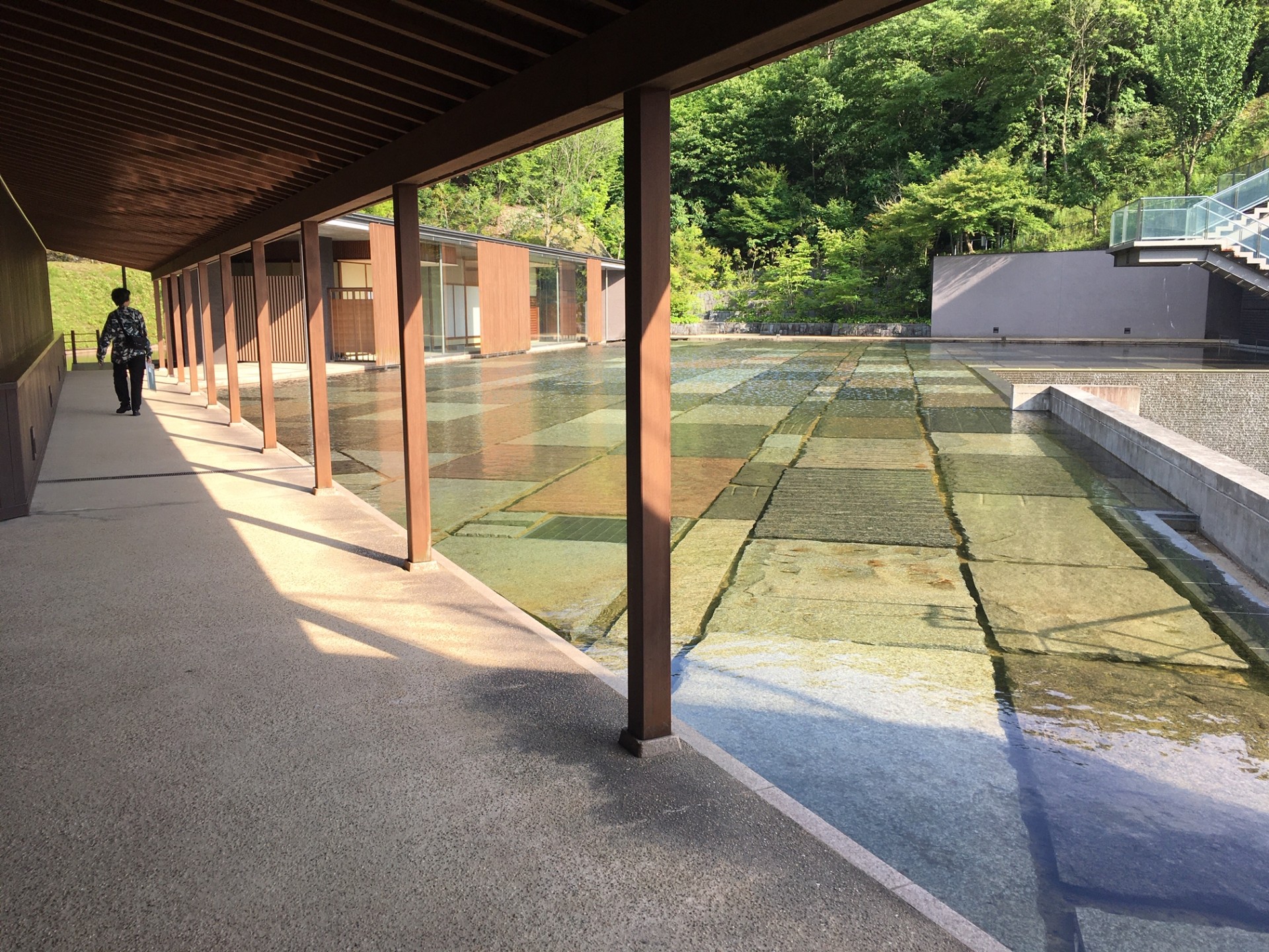 巨匠・磯崎新の建築を歩く。地形を活かした建築「岐阜県現代陶芸美術館