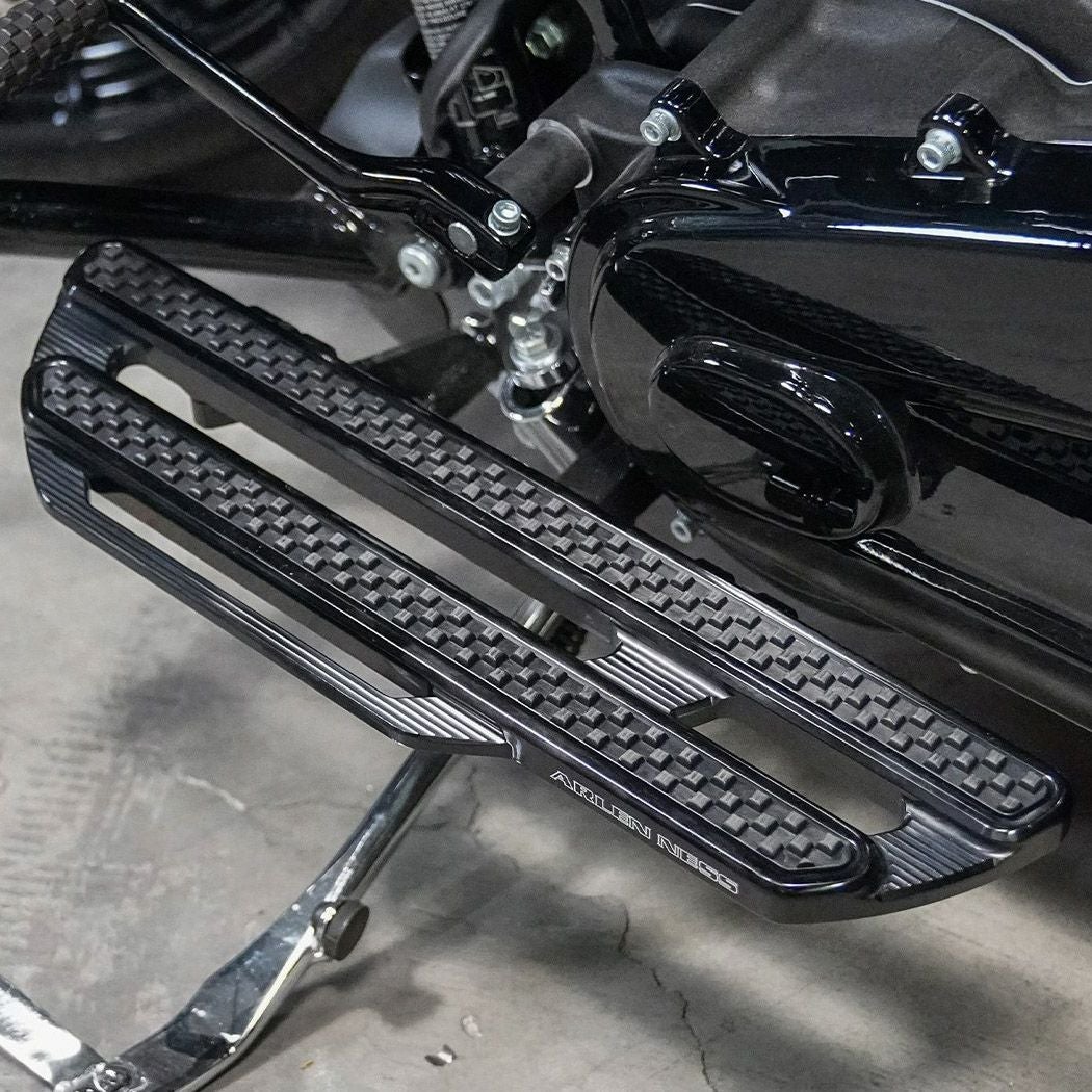 ハーレー、ツーリング用 フットボード｜ハーレーカスタムパーツ専門店