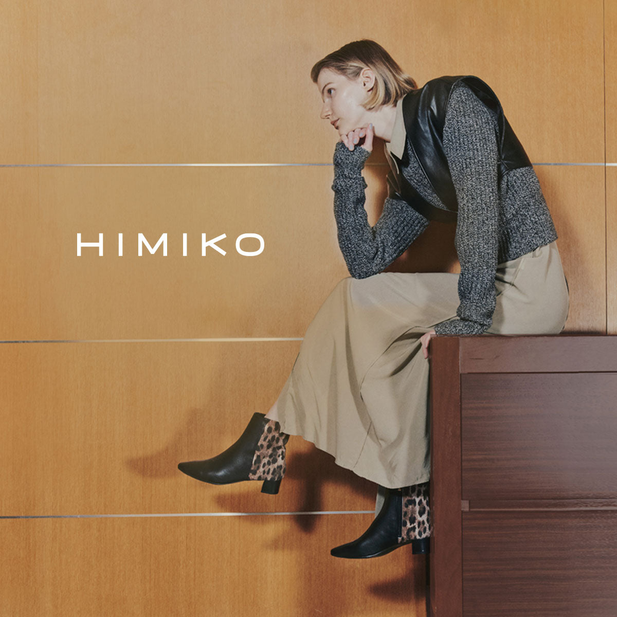 未使用級✨卑弥呼 HIMIKO クロスデザイン 袋付き 24.5 ホワイト白