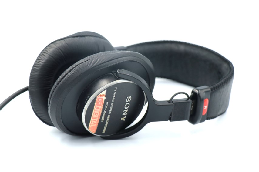 SONY MDR-CD900STをレビュー。業界標準機の超定番モニターヘッドホン