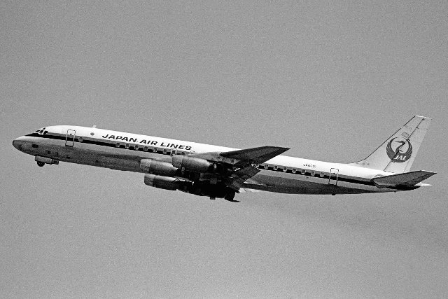 His-Civ-DC8-JA8001-19721010TIA