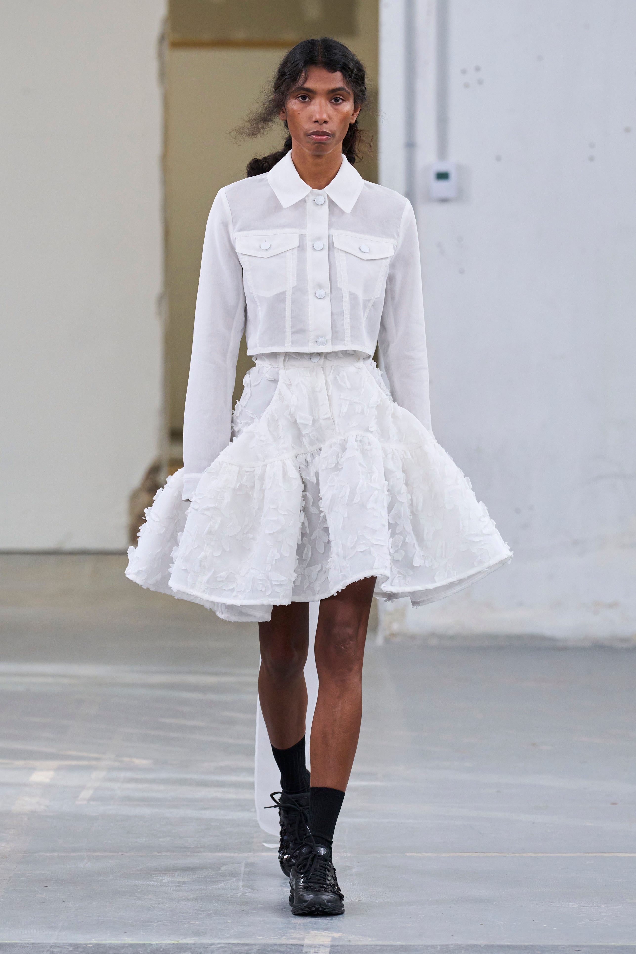 セシリーバンセン（CECILIE BAHNSEN）2024春夏コレクション