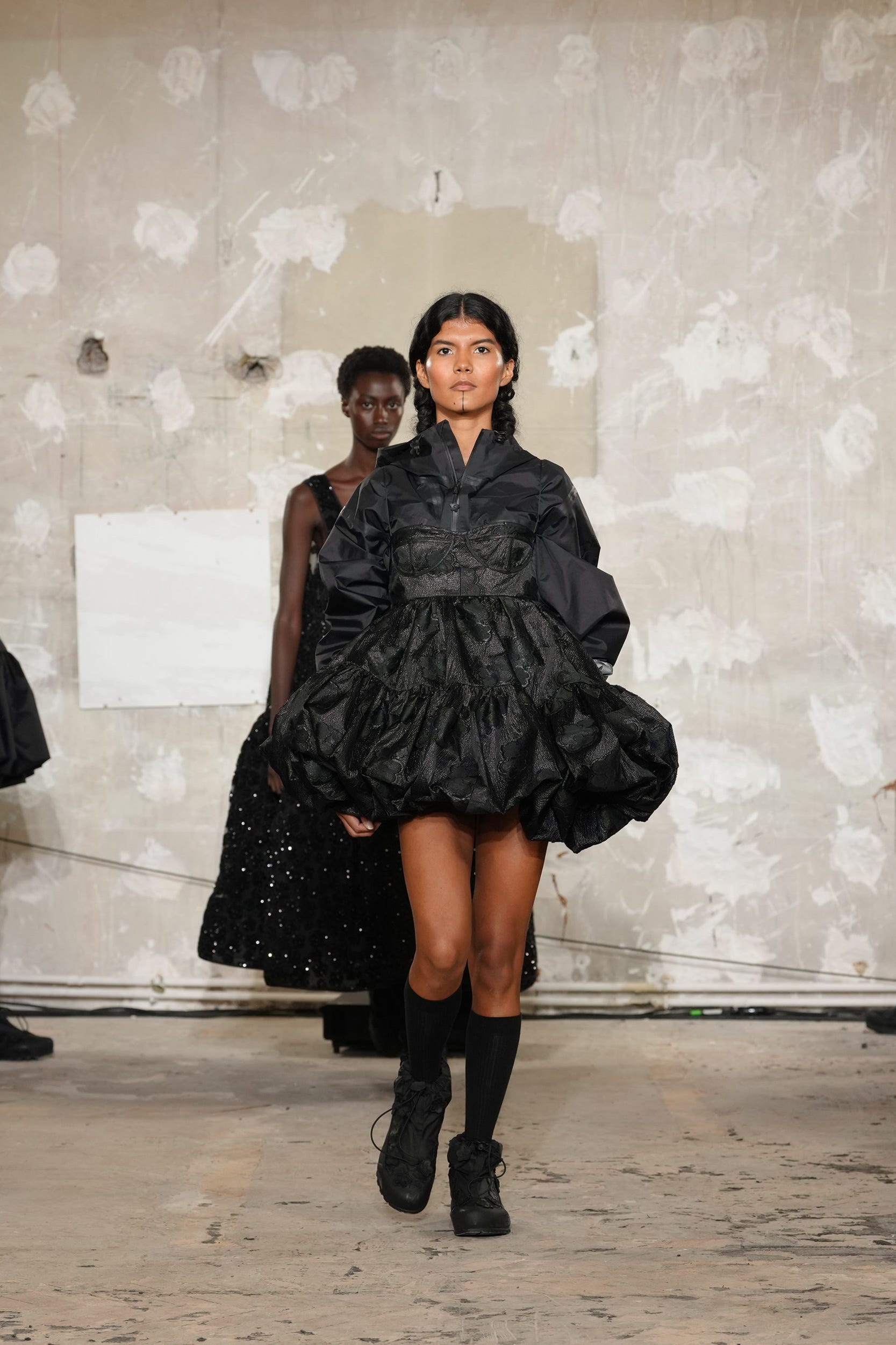 セシリーバンセン（CECILIE BAHNSEN）」2025春夏コレクション