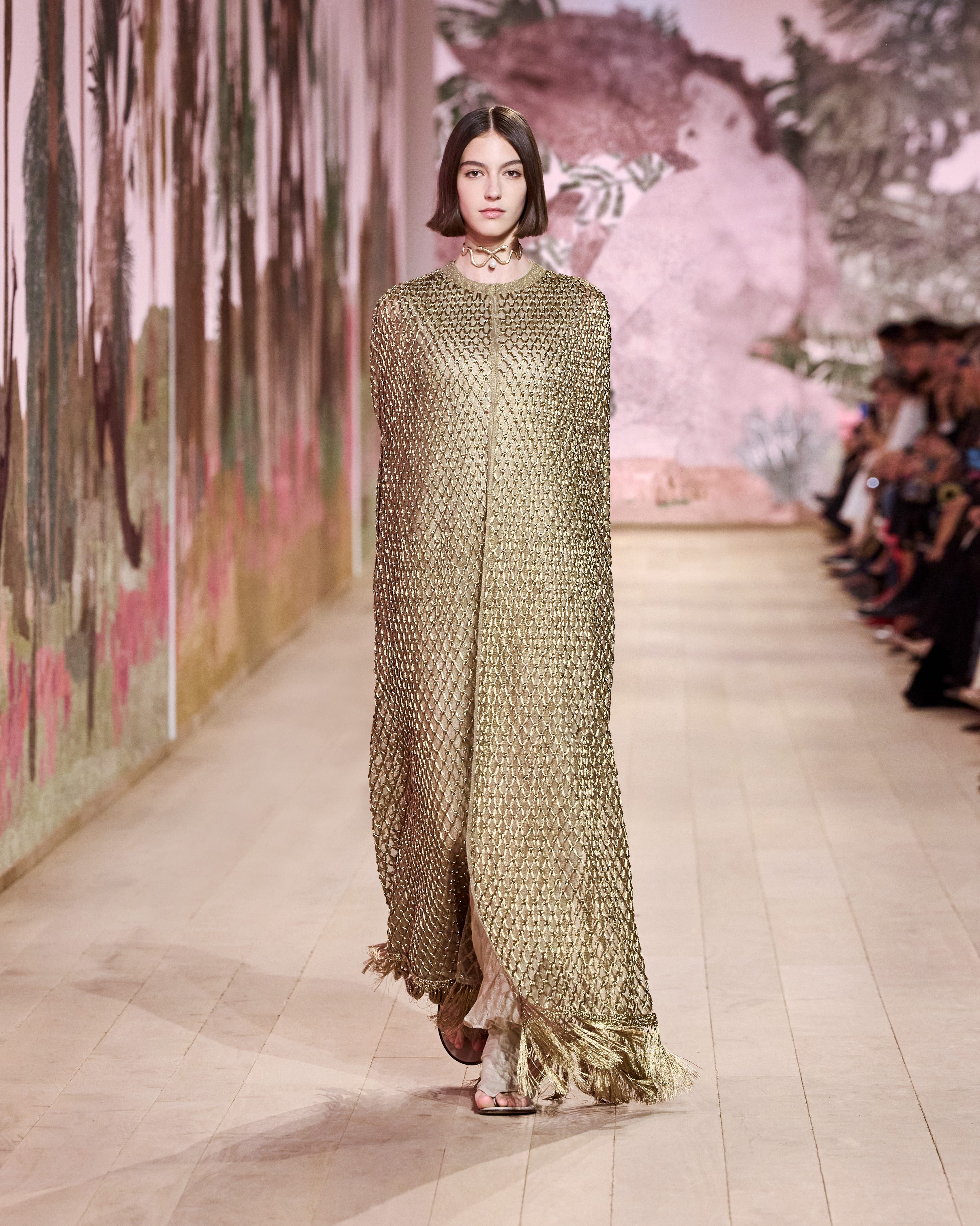 神聖な古代ギリシャの女神の美学が息づく「ディオール」2023-2024年