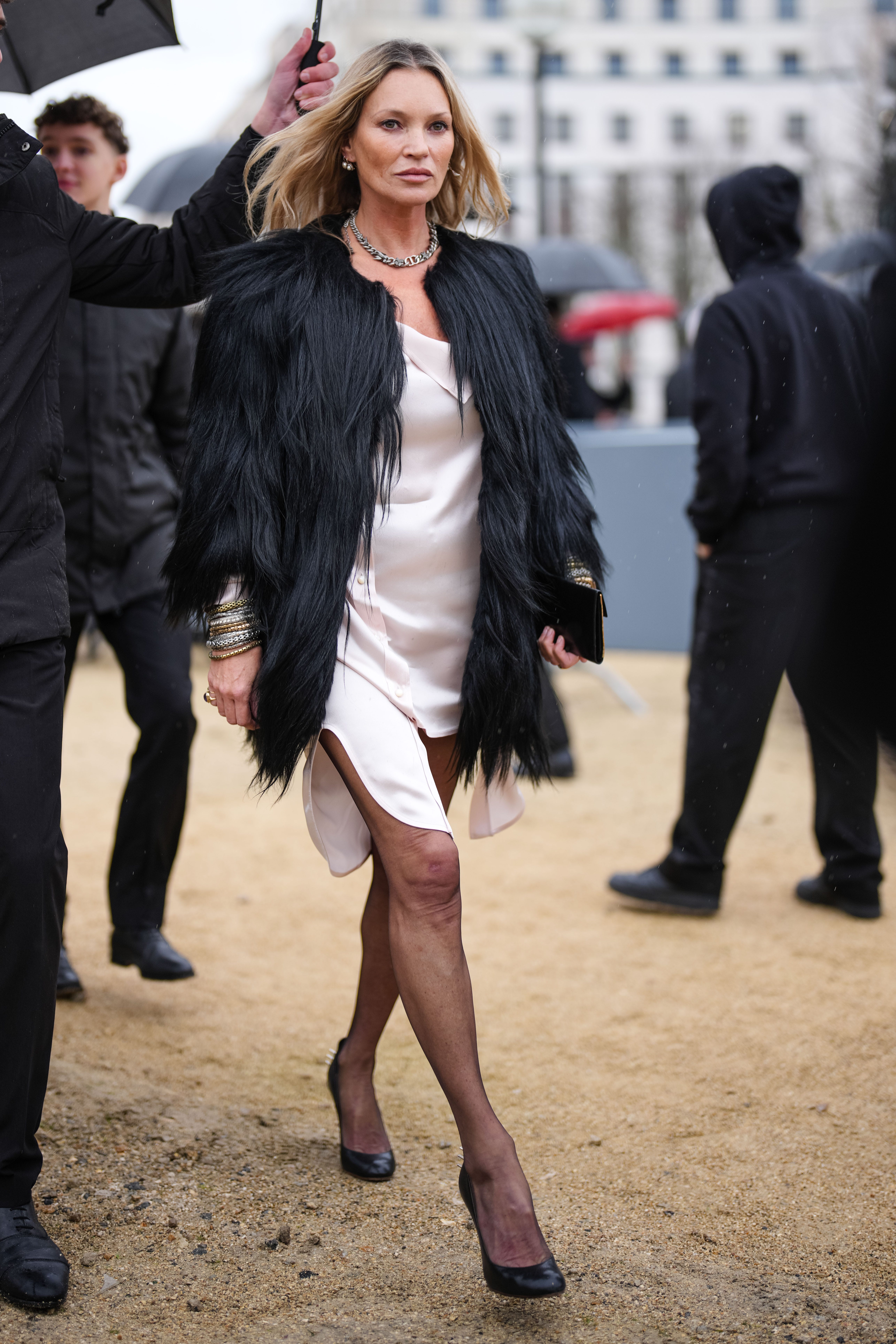 ケイト・モス、長年愛用しているファイクファージャケットを最新の