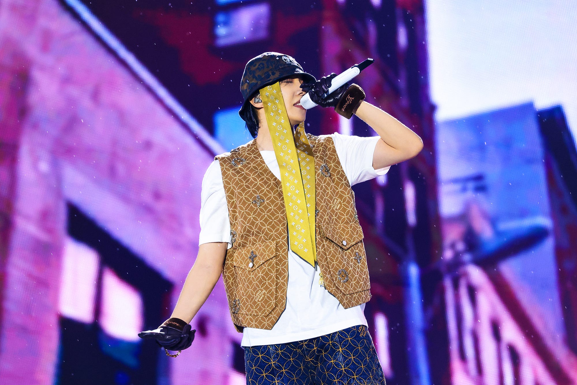 J-HOPEのソロツアーファイナルにBTSメンバー集結！ JIN&JUNG KOOKとの